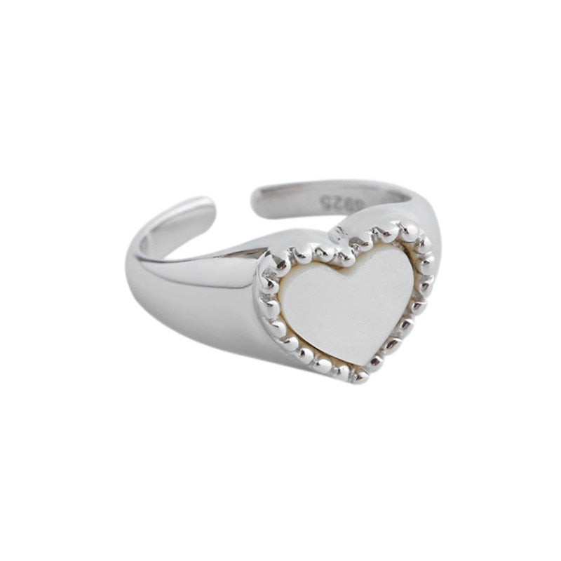 Silver Heart Shell Ring - Simbolo d'Amore senza Tempo