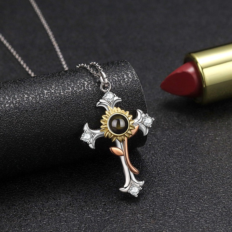 Collana Proiezione 100 Lingue con Girasole e Croce Diamantata