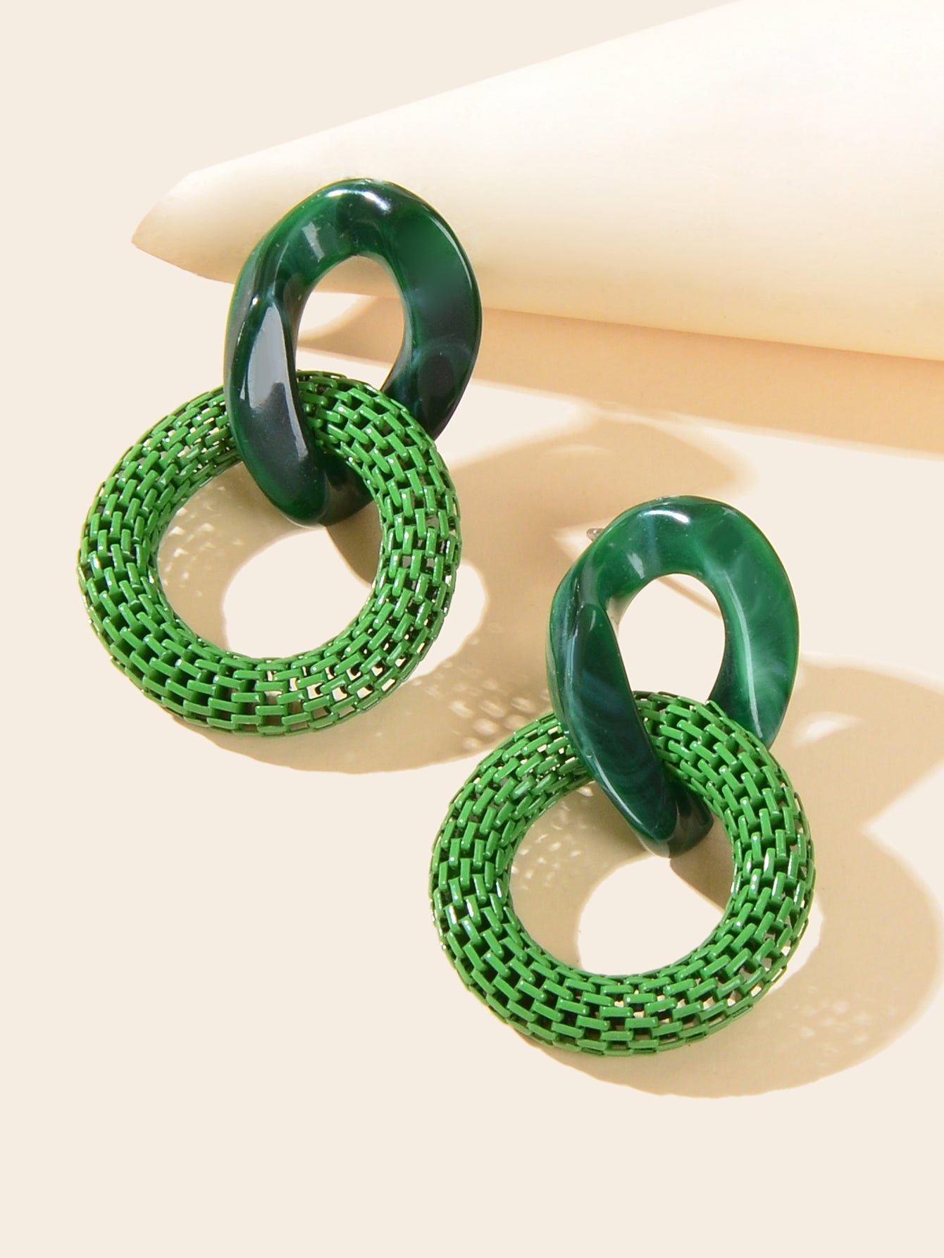 Orecchini Party Green Resin Cuban – Il dettaglio che accende ogni outfit