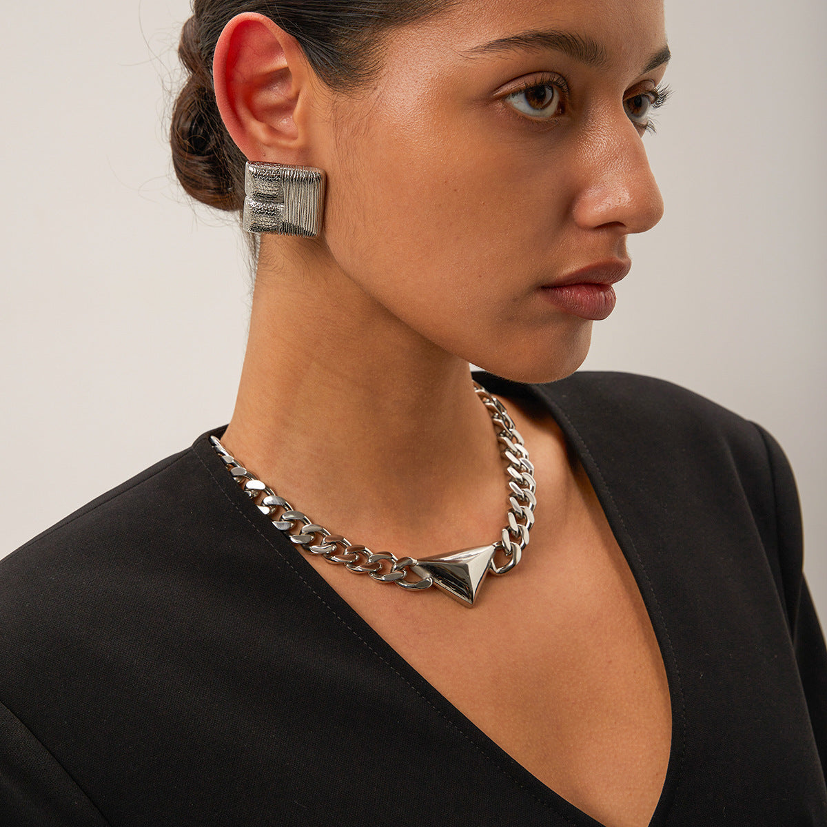 Collana Triangolo in Oro 18K - Minimalismo Francese