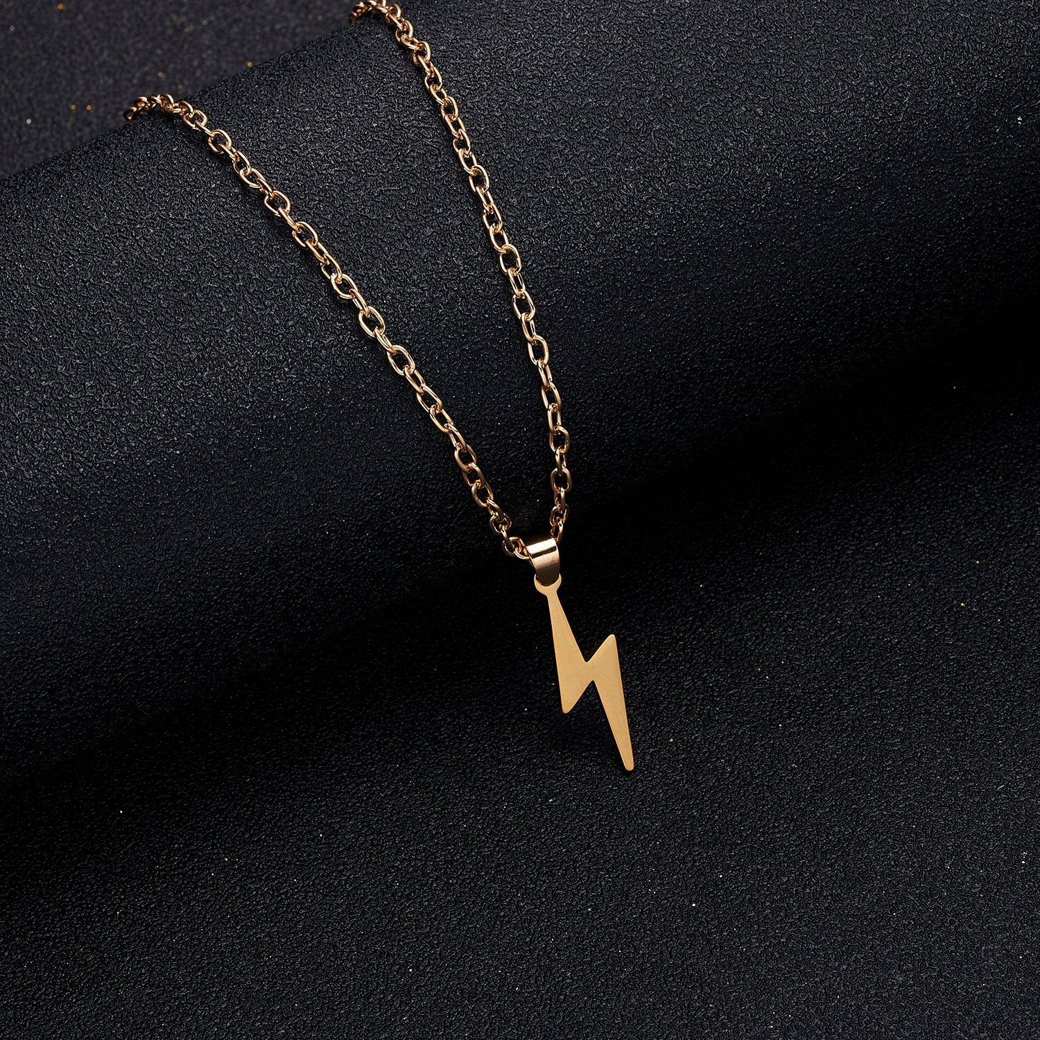 Thunderbolt Pendant Necklace - Energia Metallica per Stili Audaci