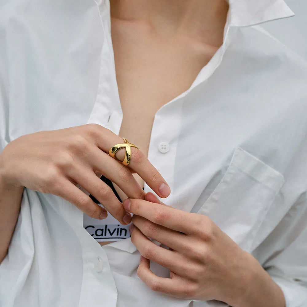 Anello Incrociato in Oro 18K - Minimalismo Glamour