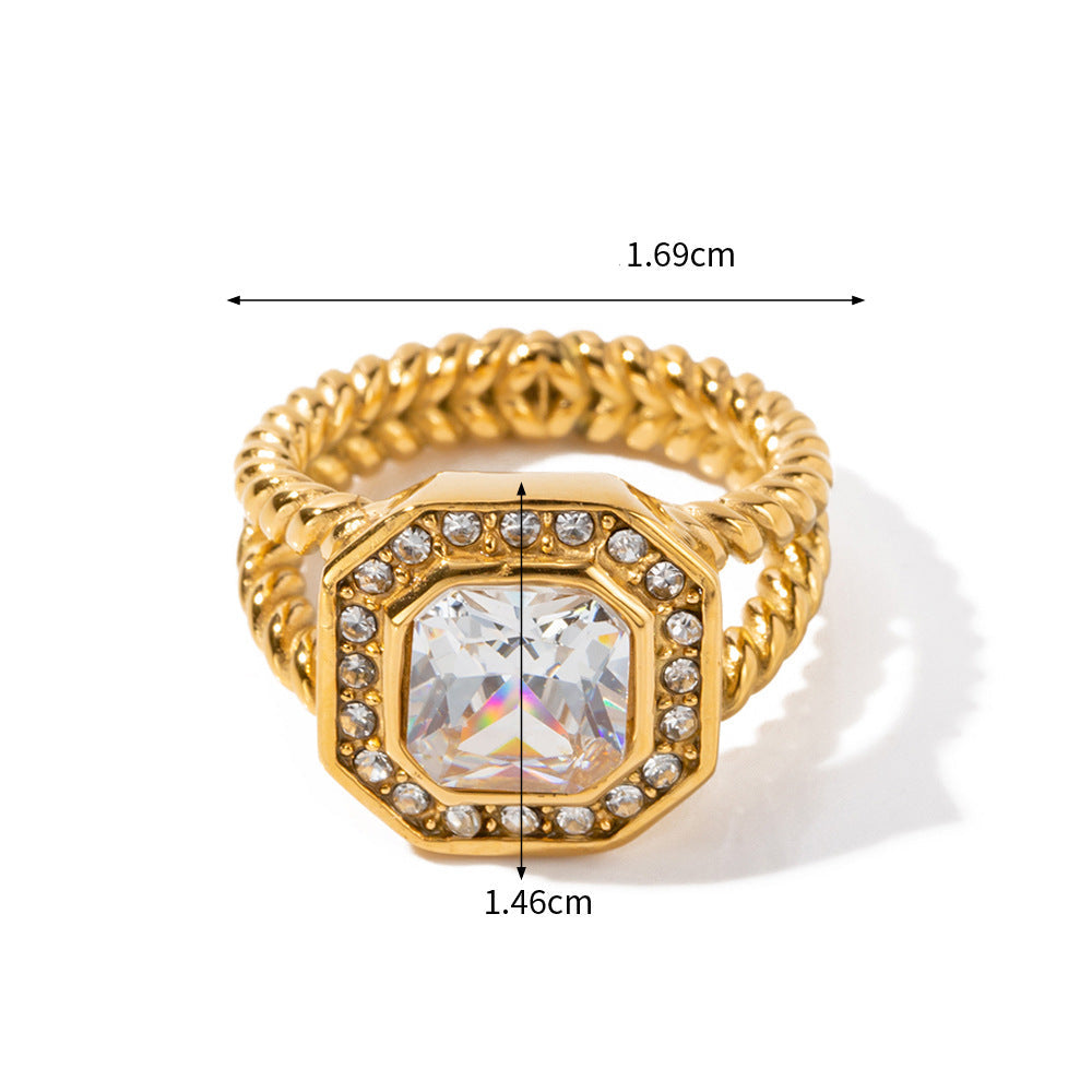 Anello Ottagonale con Zircone Verde Oliva: Eleganza e Modernità in un Gioiello