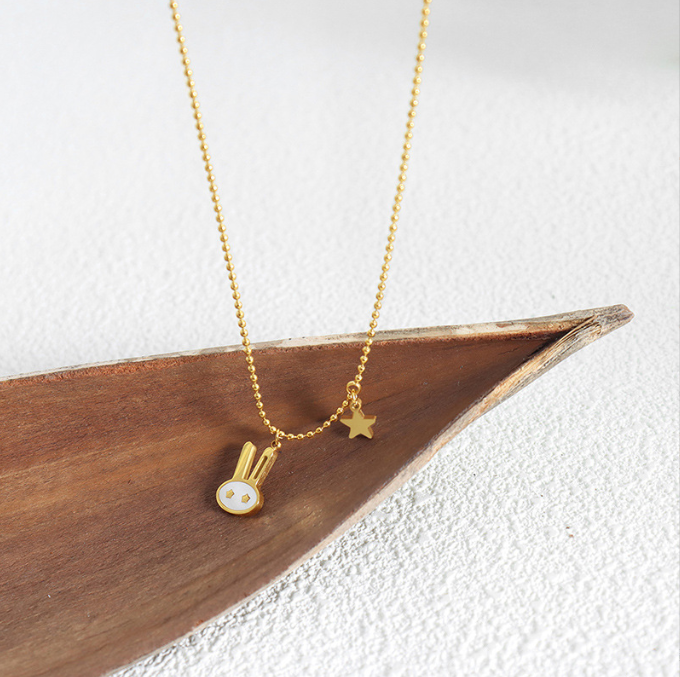 Starlight Bunny Necklace - Un Portafortuna Fashion per Piccoli Sognatori