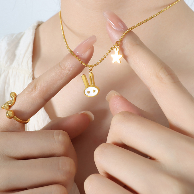 Starlight Bunny Necklace - Un Portafortuna Fashion per Piccoli Sognatori
