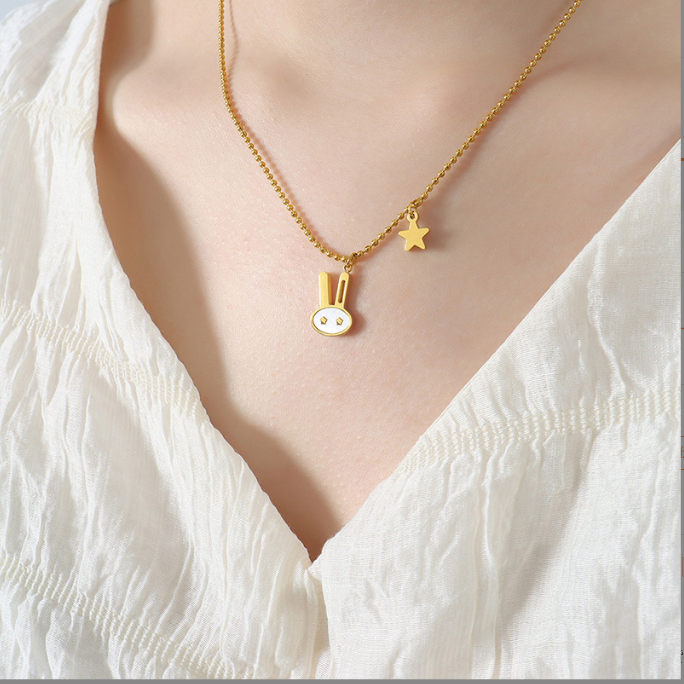 Starlight Bunny Necklace - Un Portafortuna Fashion per Piccoli Sognatori