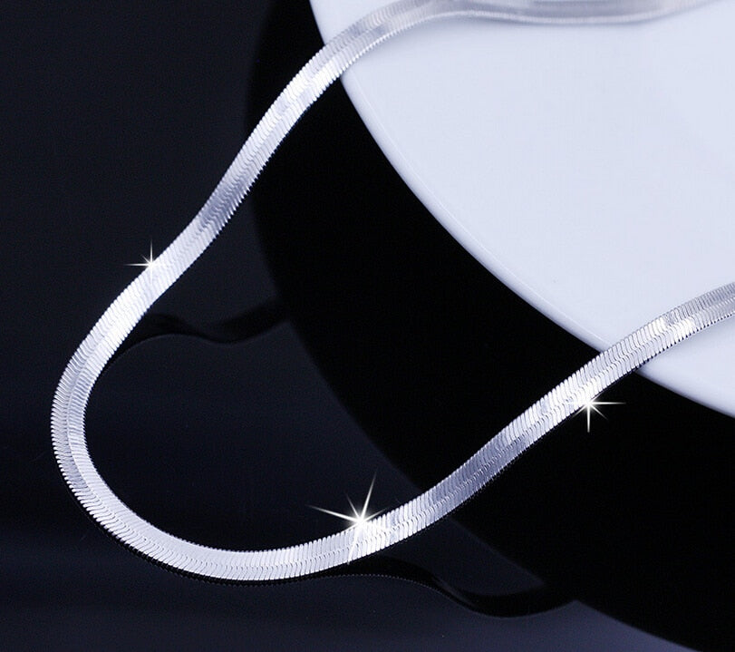 Urban Snake Chain - Eleganza Metallica senza Confini