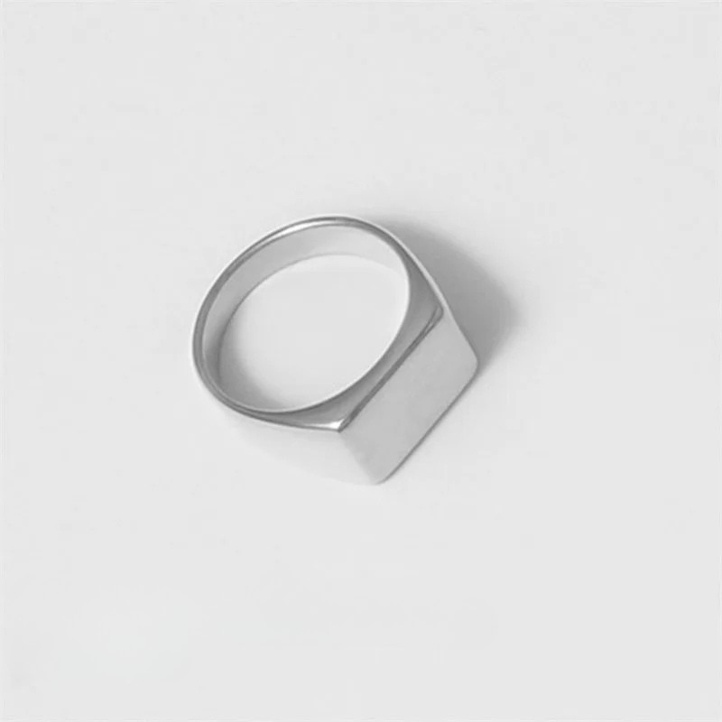 Golden Punk Ring: minimal fuori, ribelle dentro