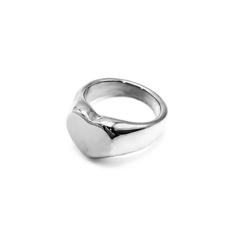 Golden Punk Ring: minimal fuori, ribelle dentro