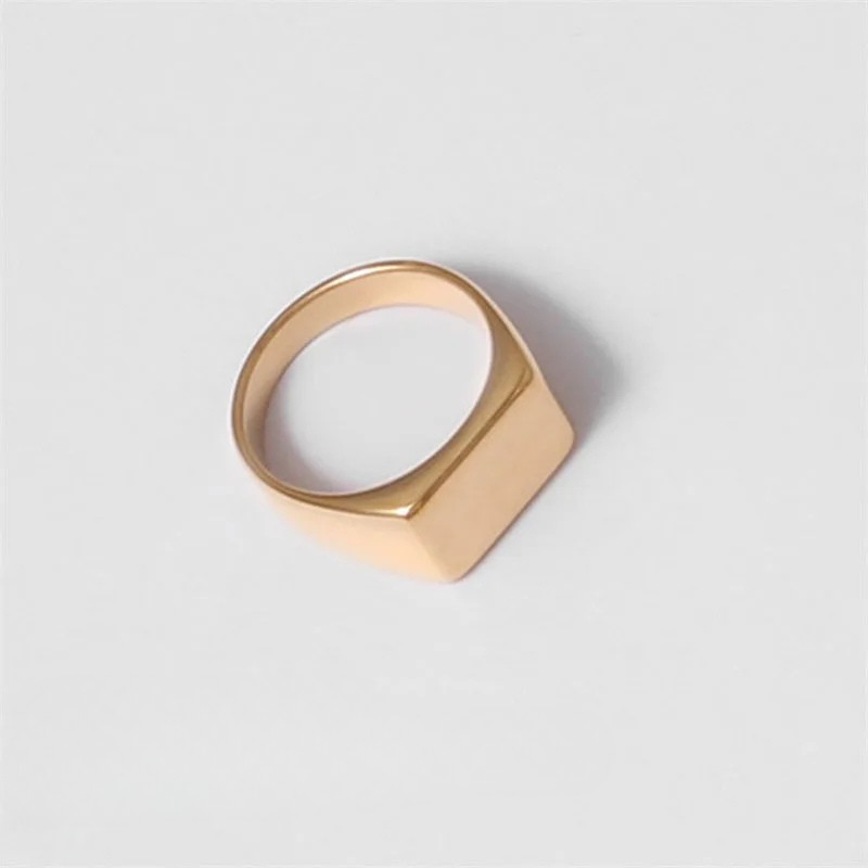 Golden Punk Ring: minimal fuori, ribelle dentro