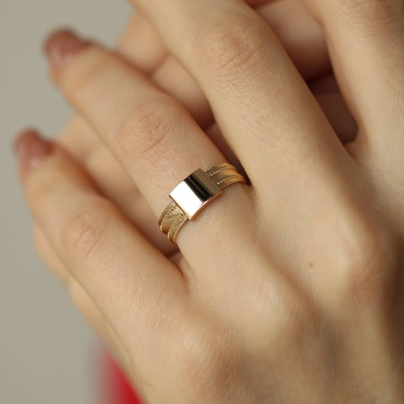 Anello "Armonia Dorata": L’Equilibrio tra Forza e Purezza