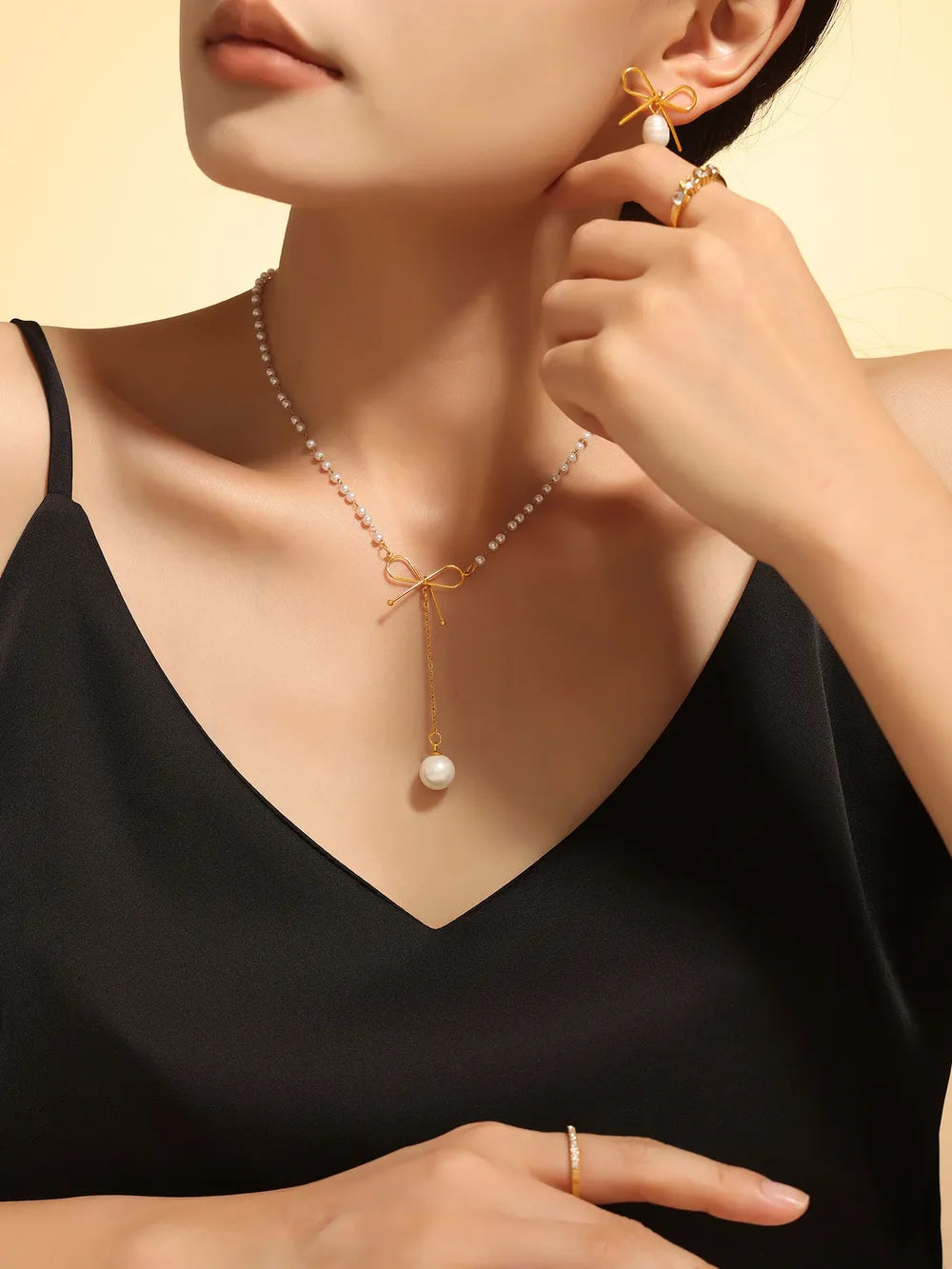 Collana Clavicola Minimalista - Eleganza Liquida in Acciaio