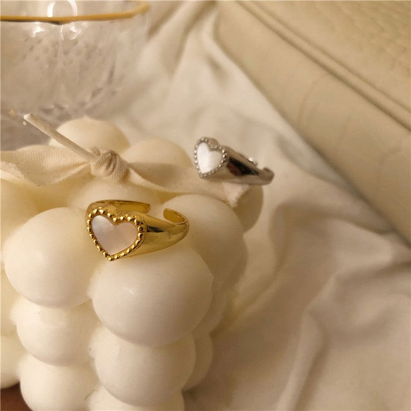 Silver Heart Shell Ring - Simbolo d'Amore senza Tempo
