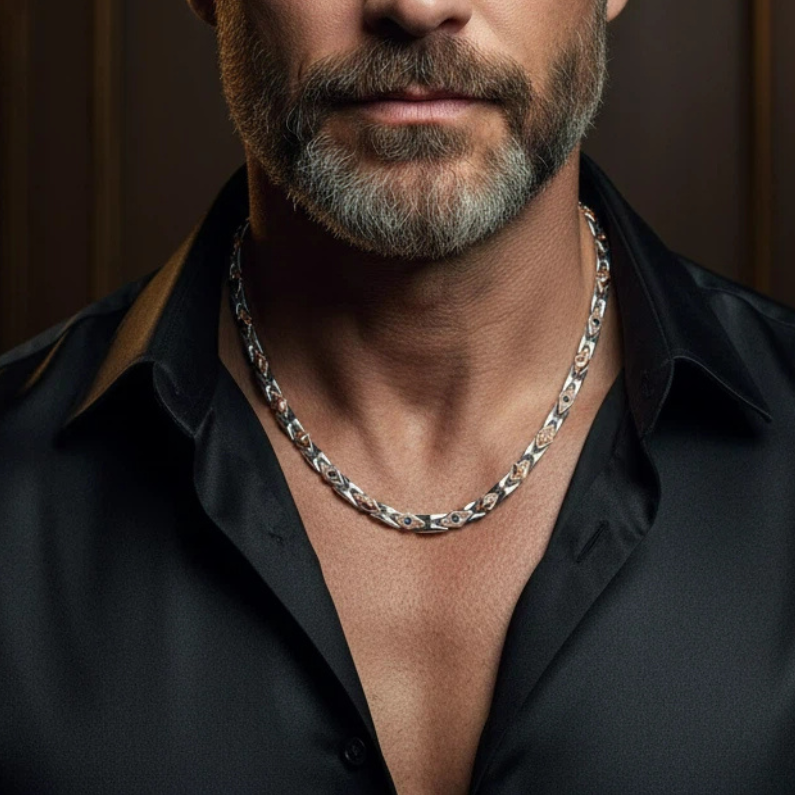 “Trama Delfino” – Collana Maschile in Acciaio Lucido, Oro Rosa Testurizzato e Zaffiri Blu