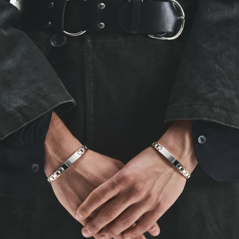 Dualità Lucente – Bracciale Estellamare in acciaio bicolore con placchetta centra