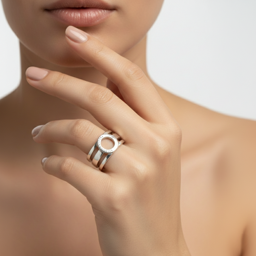 L'Eleganza Geometrica: Anello Tre Fasce di ESTELLAMARE