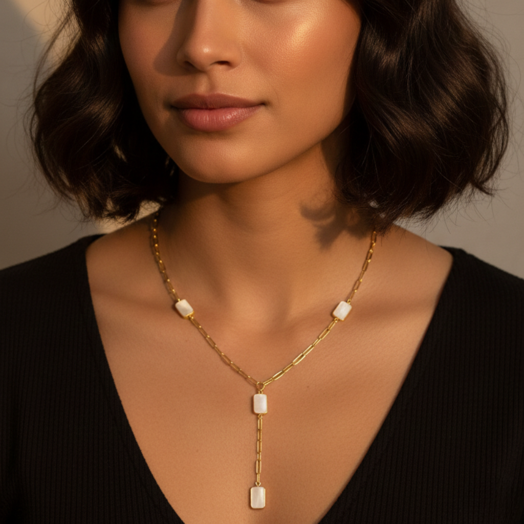 Eleganza Minimalista Avorio - Collana Lariat in Oro con Pietre di Luna