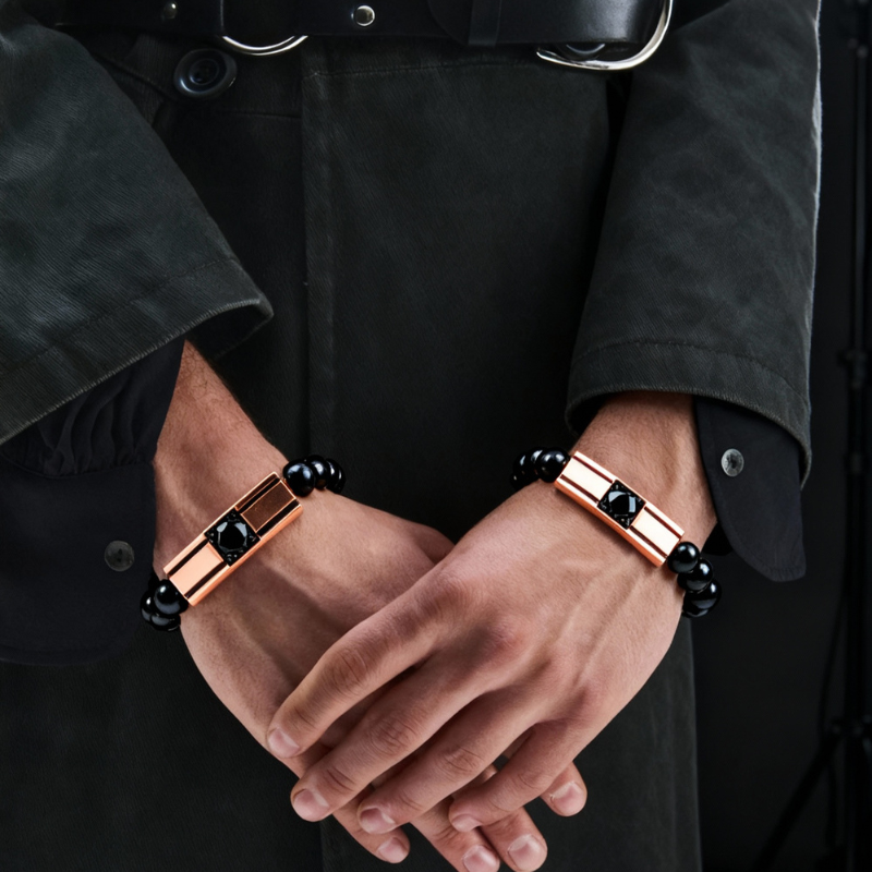 "Sigillo Notturno" – Bracciale Estellamare con perle nere e placca centrale IP oro rosa