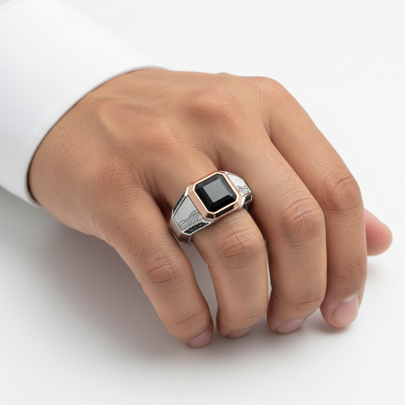 Onda Rossa – Anello Chevalier Bicolore d’Eleganza Inconfondibile