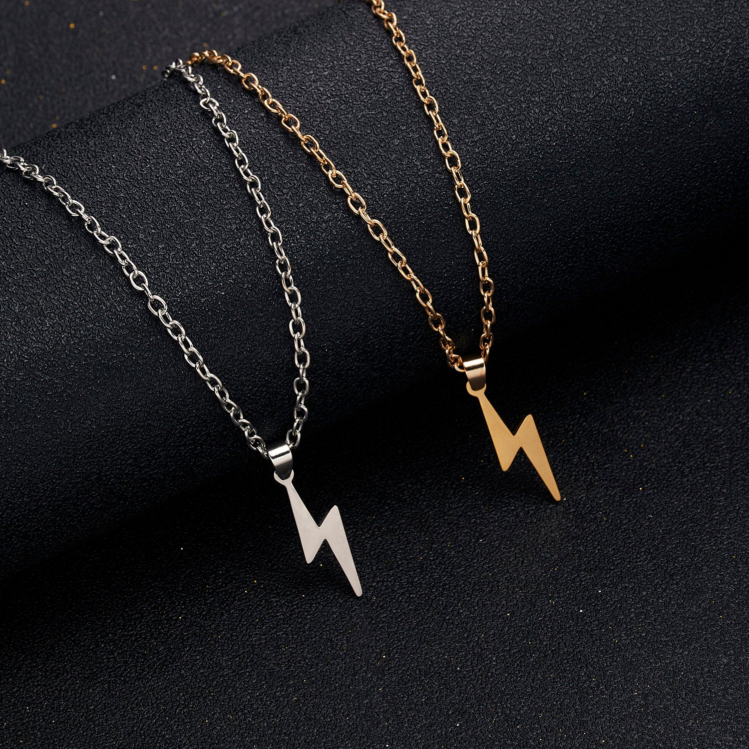 Thunderbolt Pendant Necklace - Energia Metallica per Stili Audaci