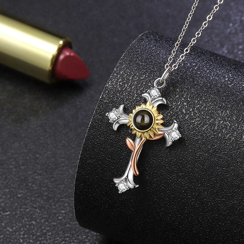 Collana Proiezione 100 Lingue con Girasole e Croce Diamantata