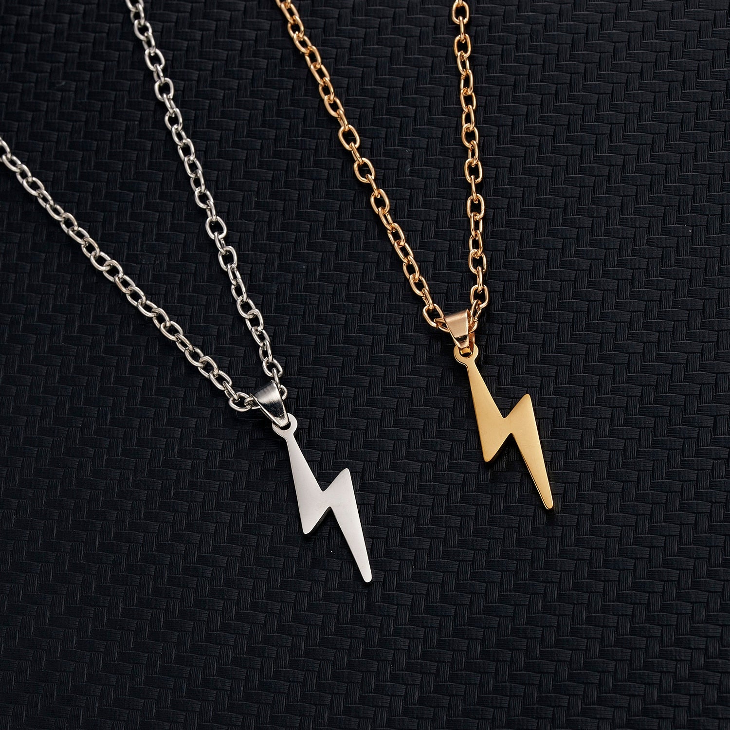 Thunderbolt Pendant Necklace - Energia Metallica per Stili Audaci