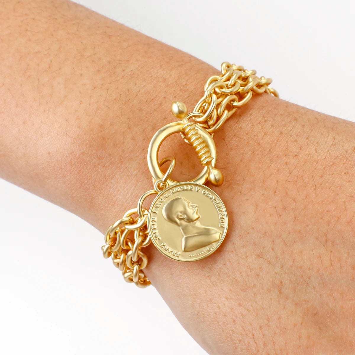 Timeless Charm Bracelet - Eleganza Modulare per Ogni Stile