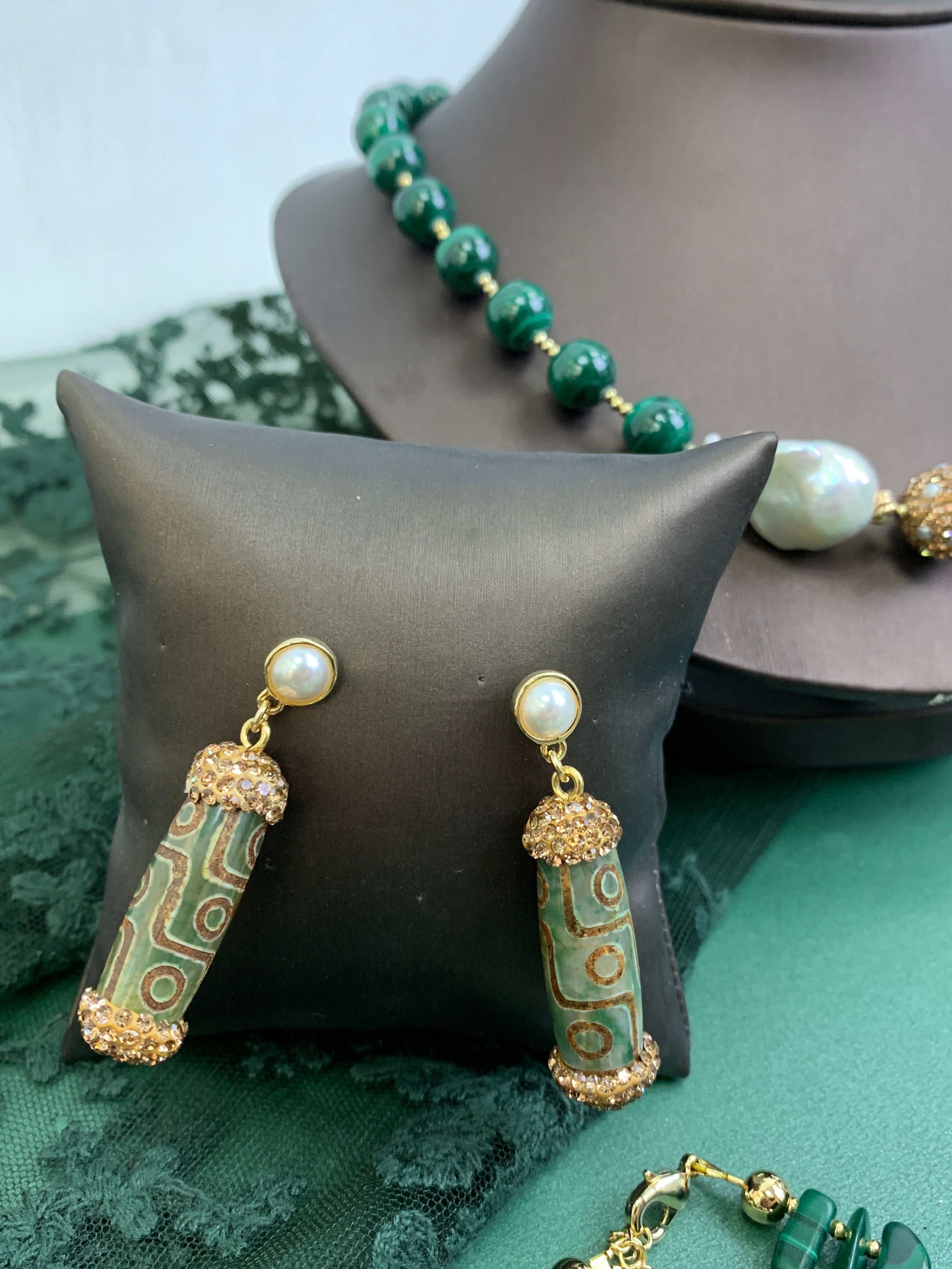 Tibetan Dzi Beads Dangle Earrings HE016 – Boho chic, anima spirituale