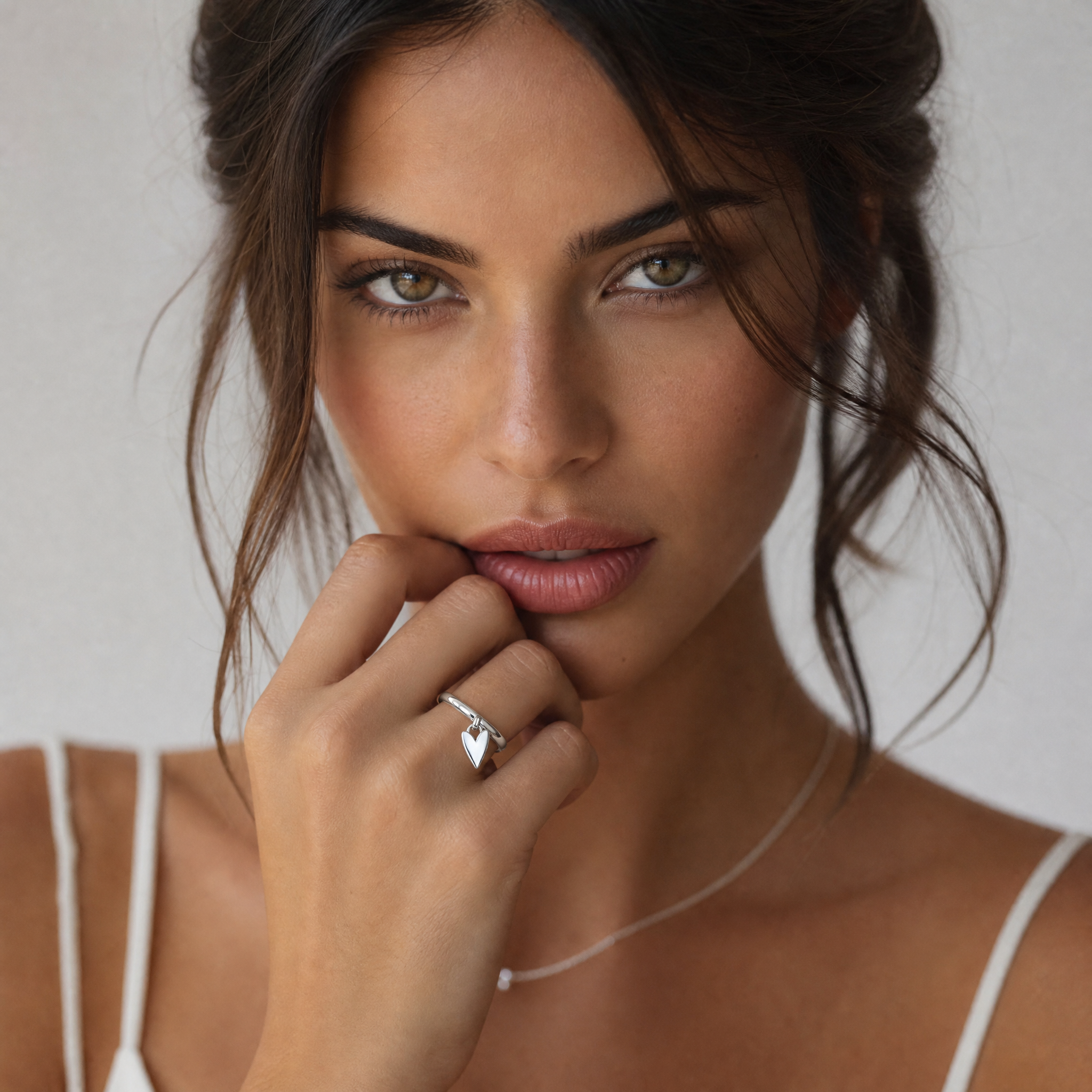 Estellamare Heart Loop Ring