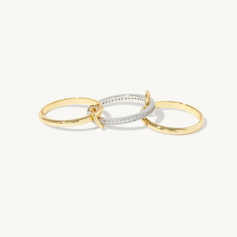 Eleganza e Raffinatezza: L'Anello Trinity con Zirconi