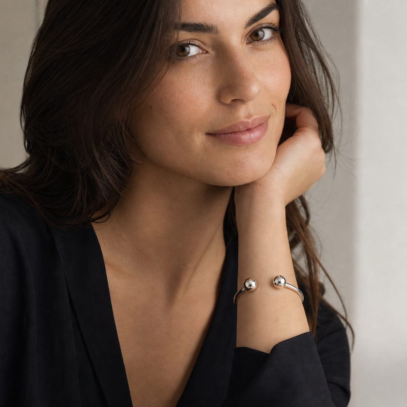 Due Sfere di Luce. Un Bracciale che Comanda