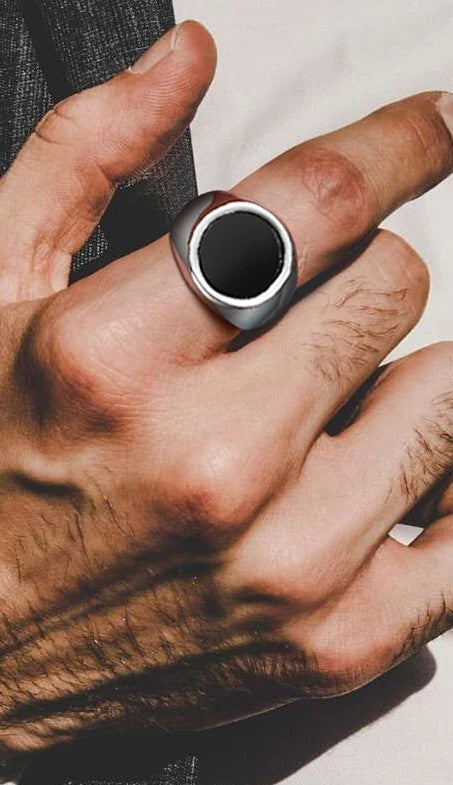 L'Anello Totem: Potere Viking e Pietra Nera