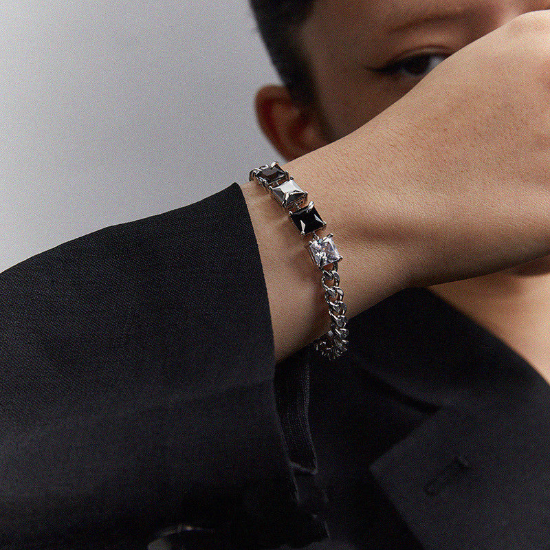 Eleganza Stellare: Il Bracciale Dimension Series