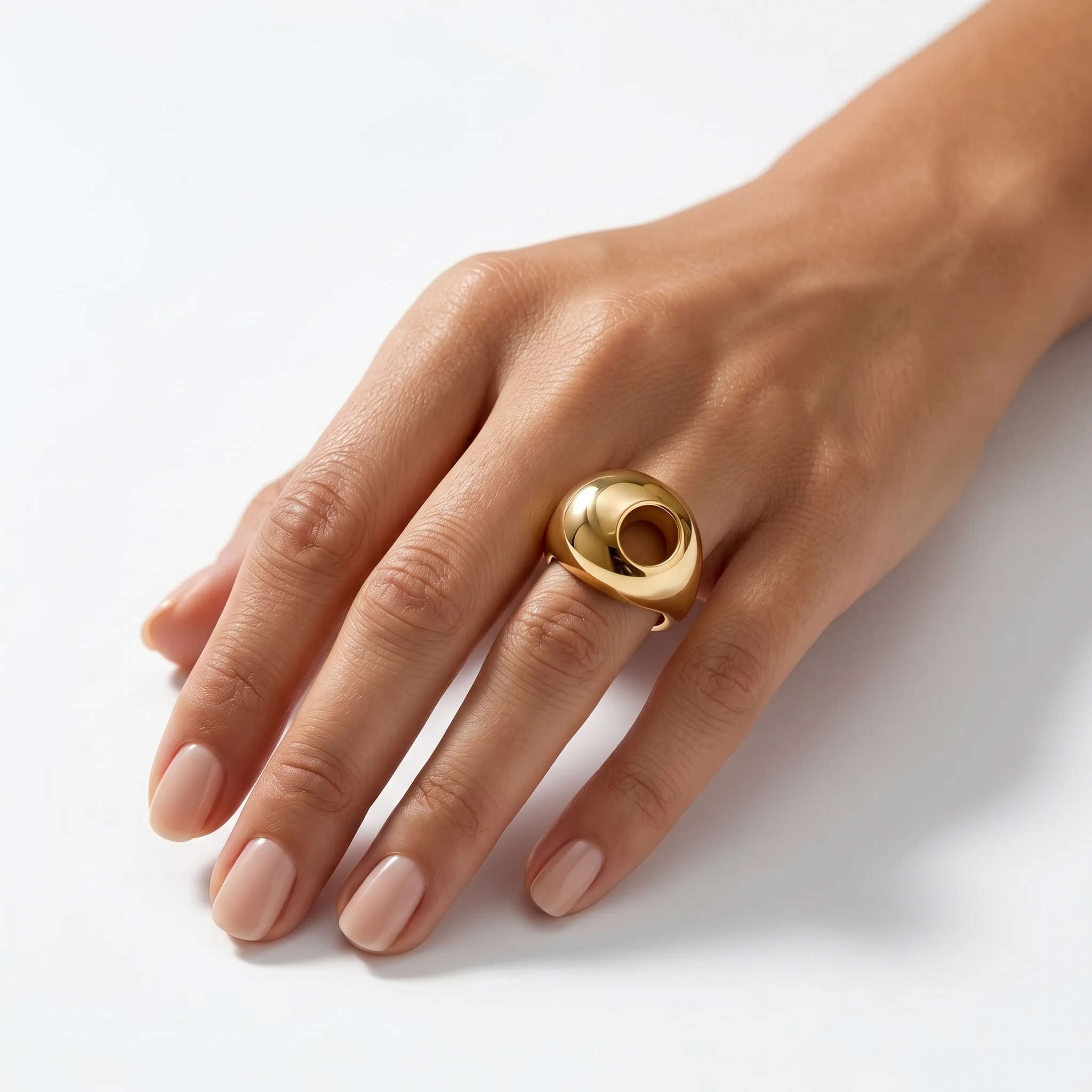 Anello Scultura "Oro Liquido": L’Arte di Saper Abitare lo Spazio