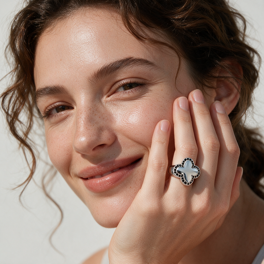 L’Anello Quadrifoglio che Custodisce la Tua Fortuna