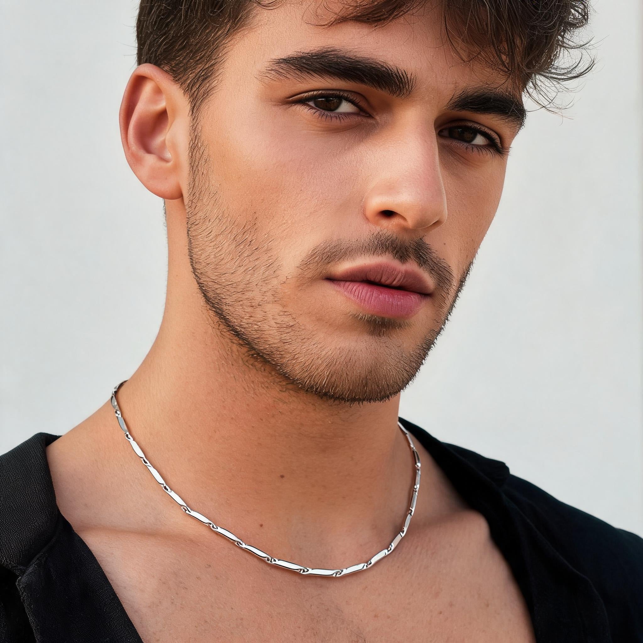 Collana “Diamond Flow” — La luce che scorre sul tuo stile