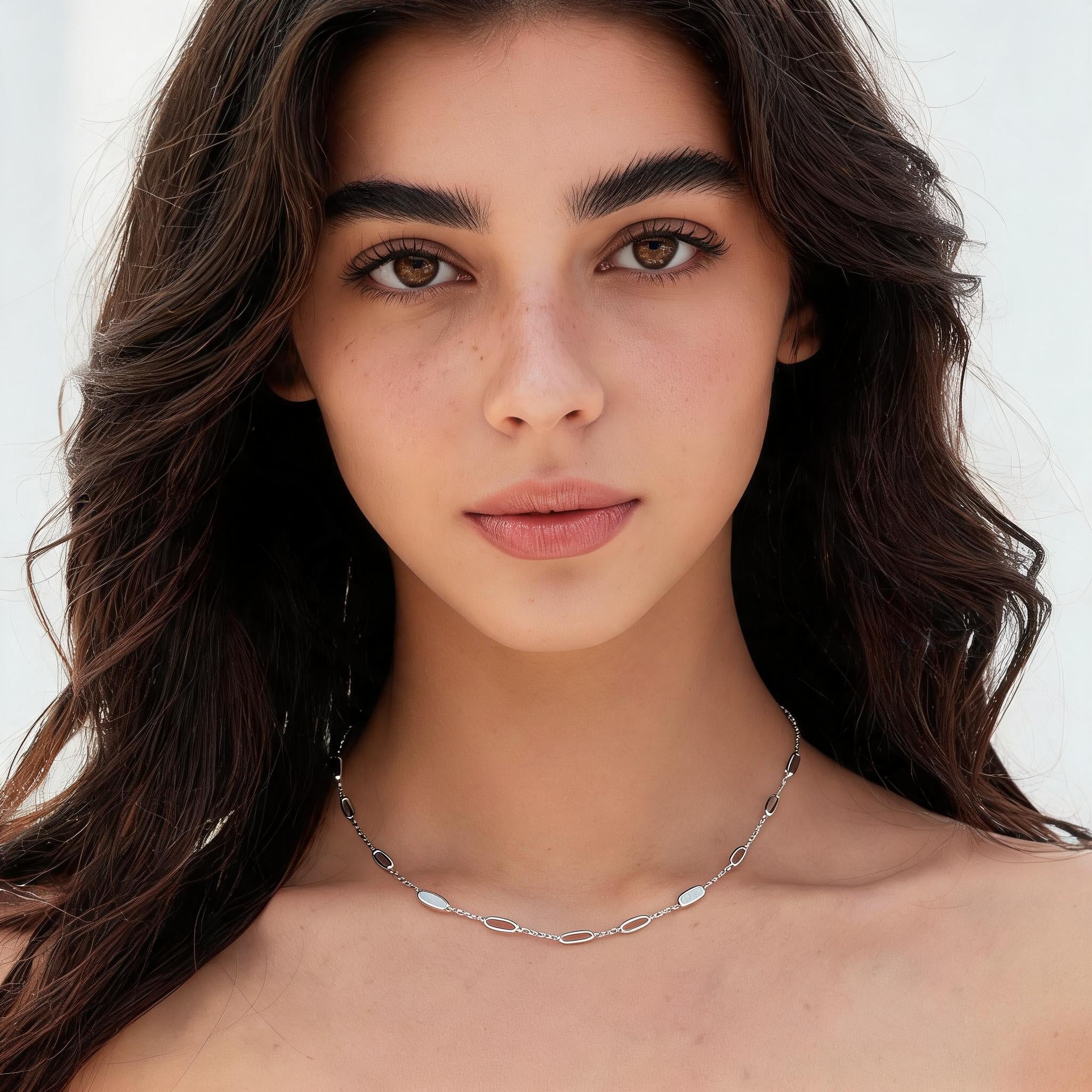 Collana “Linee di Luce” — Geometrie semplici, stile che resta addosso