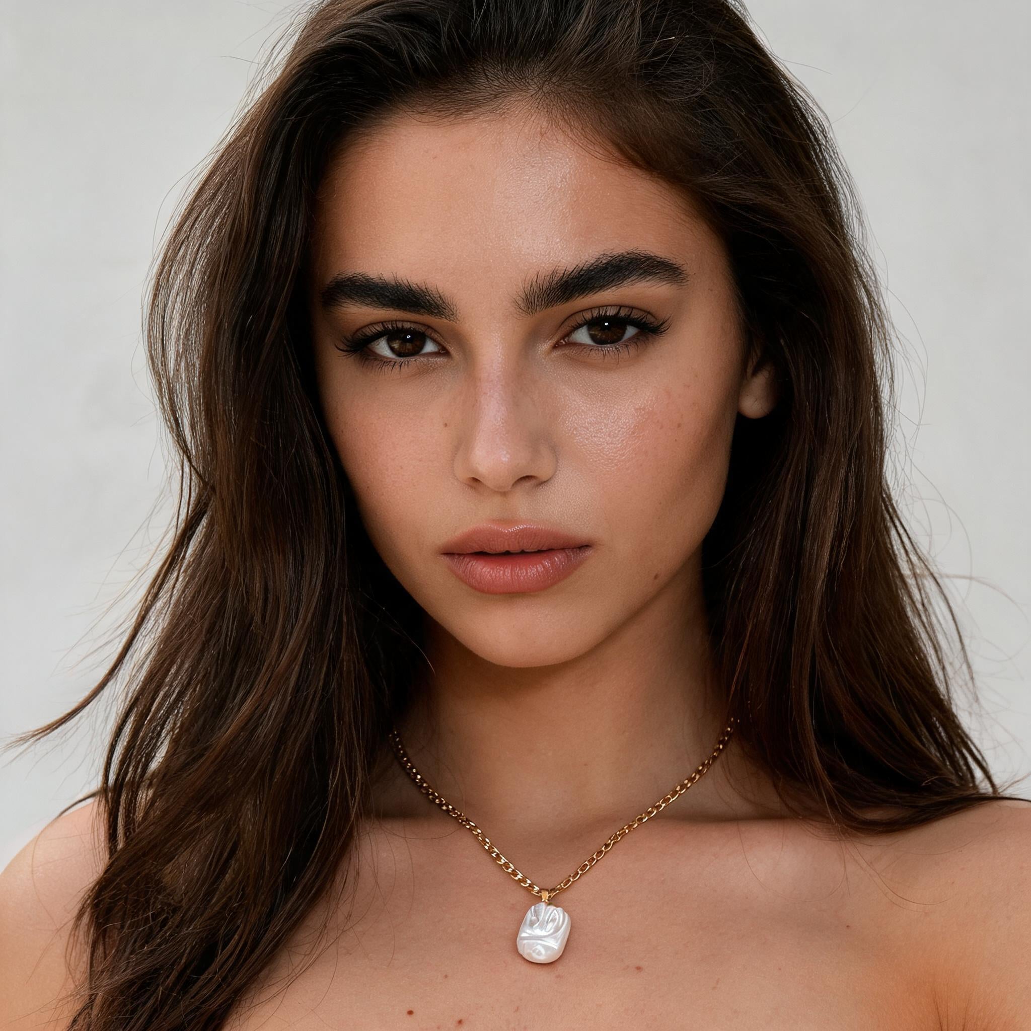 Collana "Luce Geometrica" — Il dettaglio che accende il tuo stile