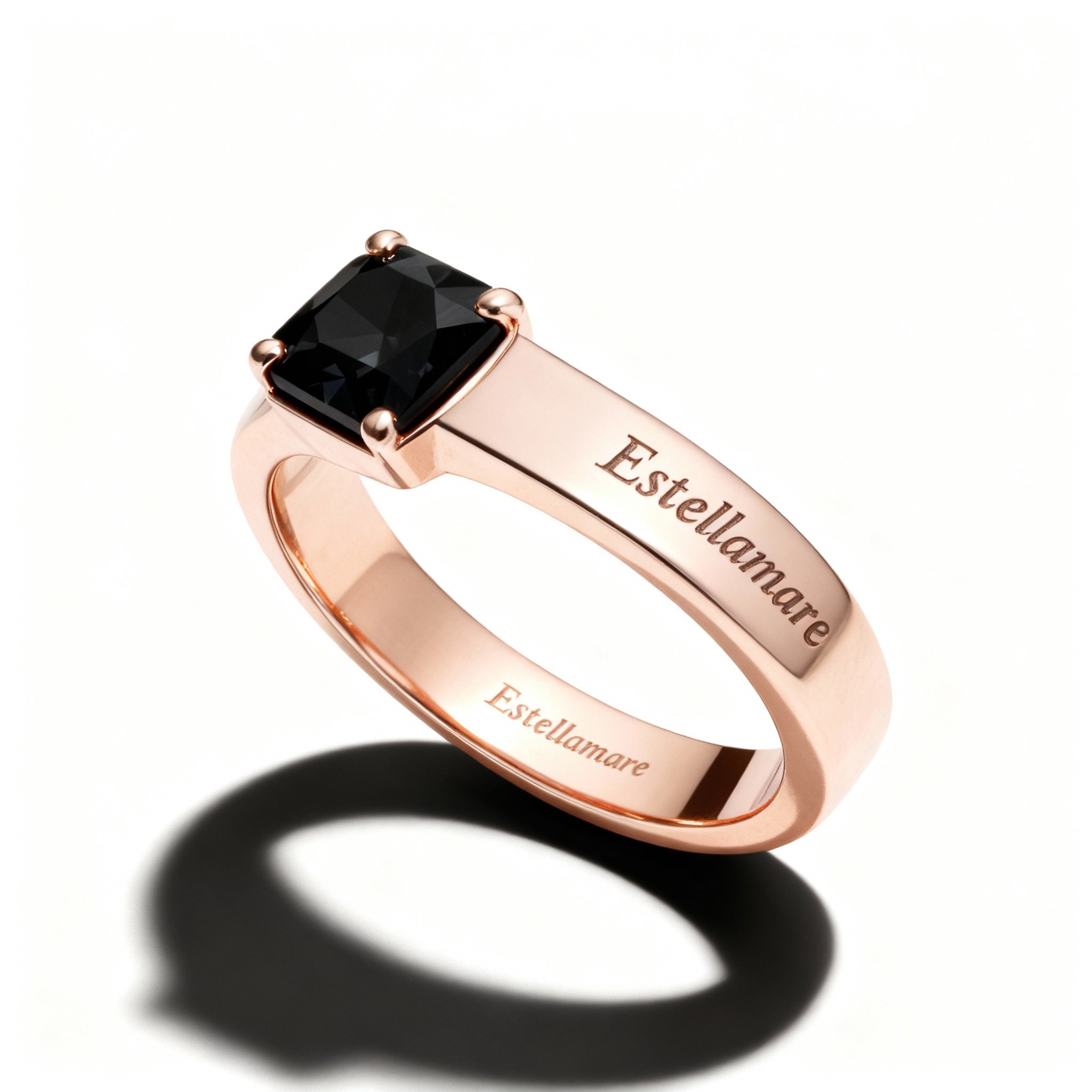 Sigillo di Luce – Anello in Oro Rosa con Onice Nero e Doppia Firma