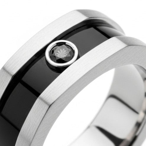 Eclissi – Anello in Argento con Inlay Nero e Pietra Centrale