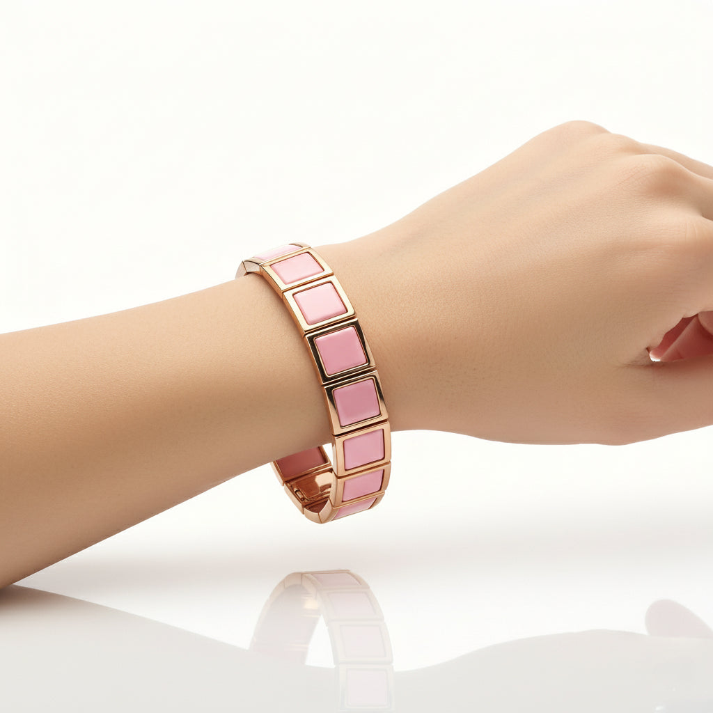 “Rosa Segmentata” – Bracciale Femminile in Oro Rosa con Smalto Pastello