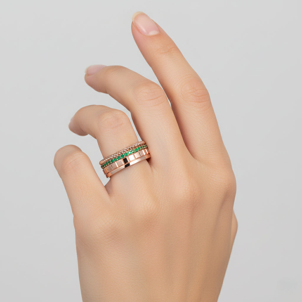 Emerald Twist – Anello Estellamare in oro rosa e smeraldi incastonati