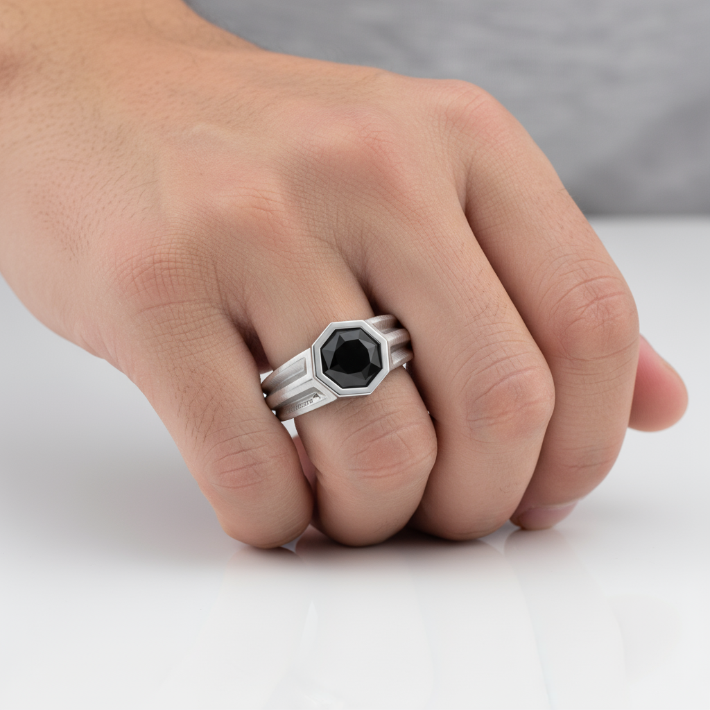 Nucleo Abissale – Anello in Argento con Onice Esagonale e Strati Scultorei