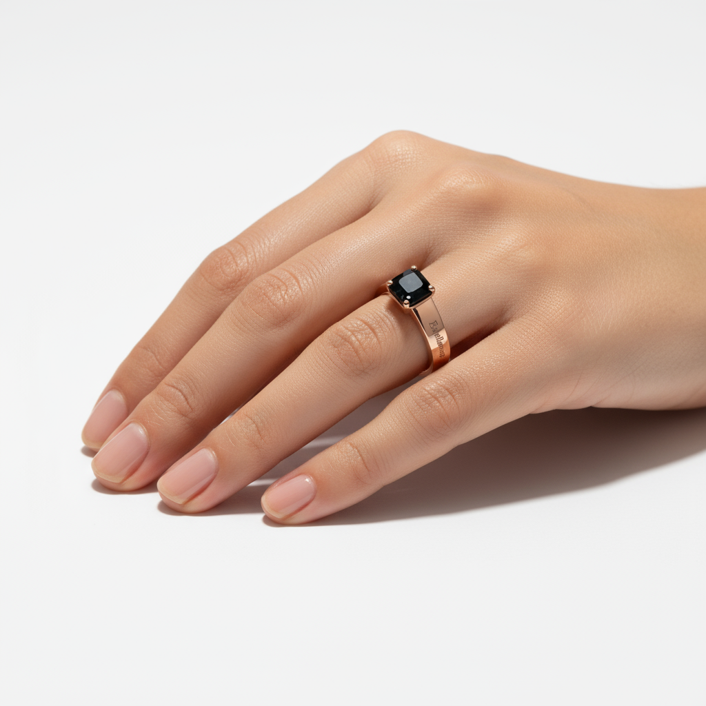 Sigillo di Luce – Anello in Oro Rosa con Onice Nero e Doppia Firma