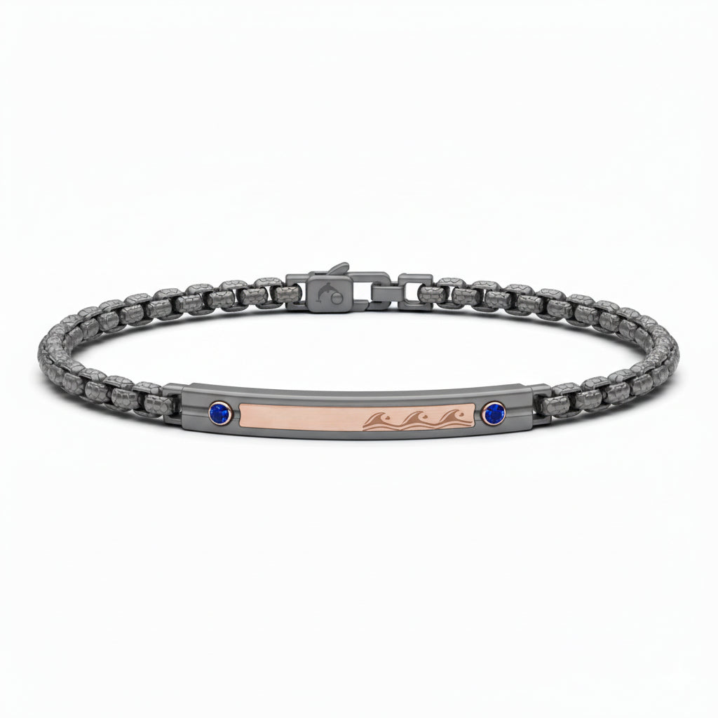 "Sapphire Waves" – Bracciale Estellamare in maglia IP grigia con barra rame satinata e zaffiri blu