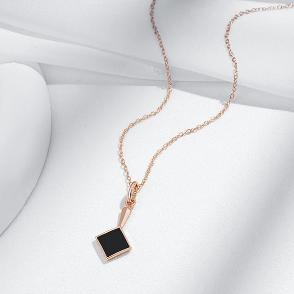 Collana Elegante con Pietra Nera